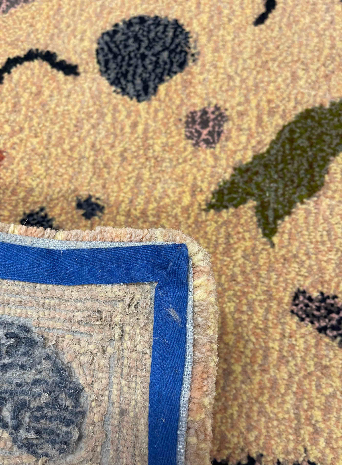 'Seabed' Hand tufted sandy yellow and orange tufted small rug