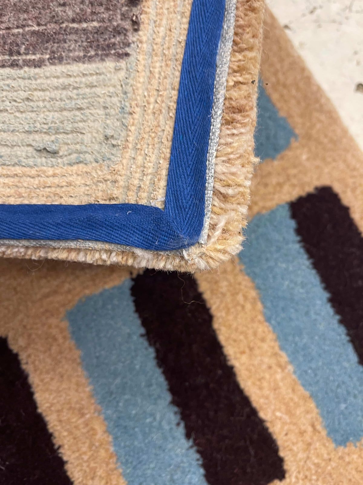 'Blueberry' Hand tufted blue and burgundy tufted small runner rug