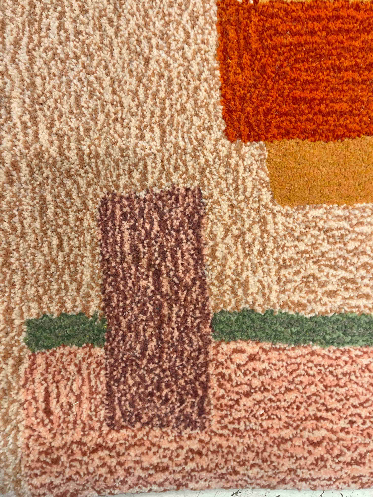 'Quartz' Hand tufted cream, peach, pink and yellow medium tufted rug